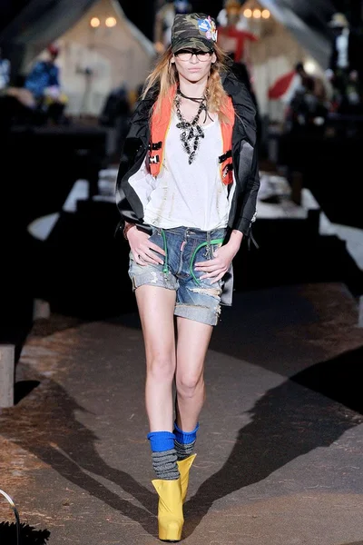 Look 29
